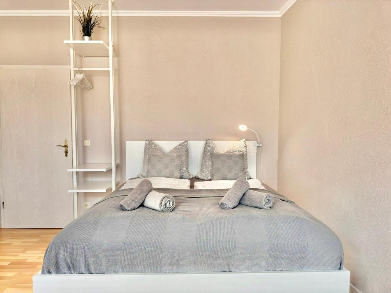 Appartement "Stadtgefluester" Im Zentrum, Inkl Stellplatz, 2 Betten, Babybett, Balkon, Gratis Kaffee Und Tee, Wlan بوتسن المظهر الخارجي الصورة